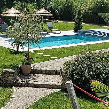 Les Marguerites לינה וארוחת בוקר 3*